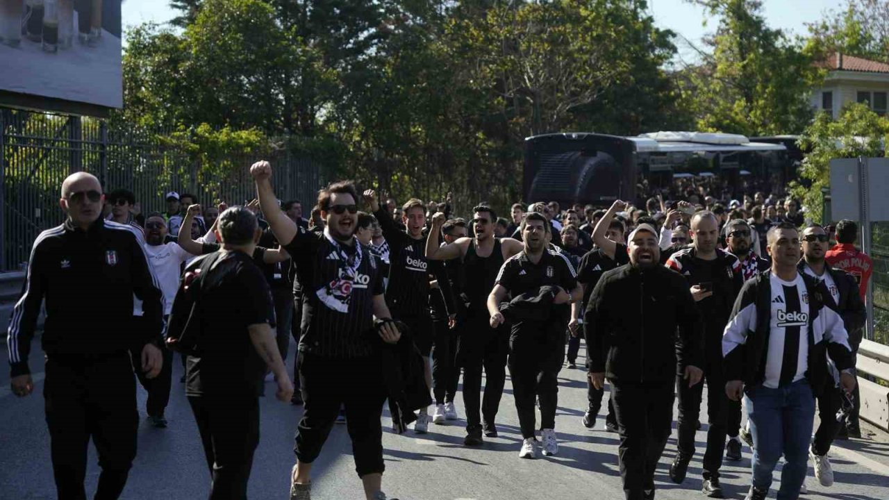 Beşiktaş Taraftarı Stada Geldi