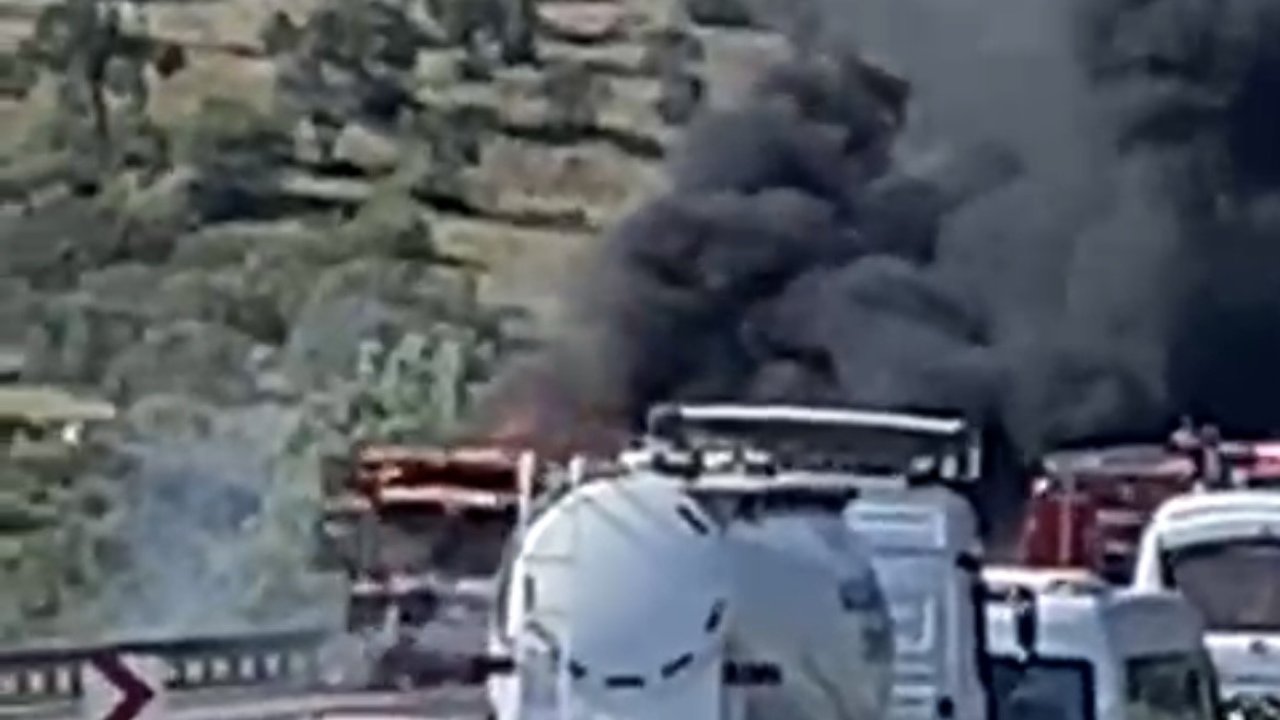 İzmir’de Belediye Otobüsü Alev Alev Yandı: Yolcular Tahliye Edildi