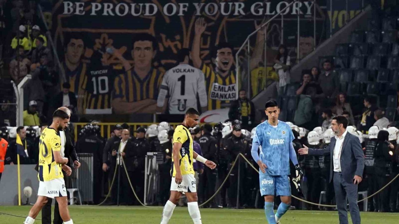 Fenerbahçe, Son 4 Haftaya 8 Puan Geride Giriyor