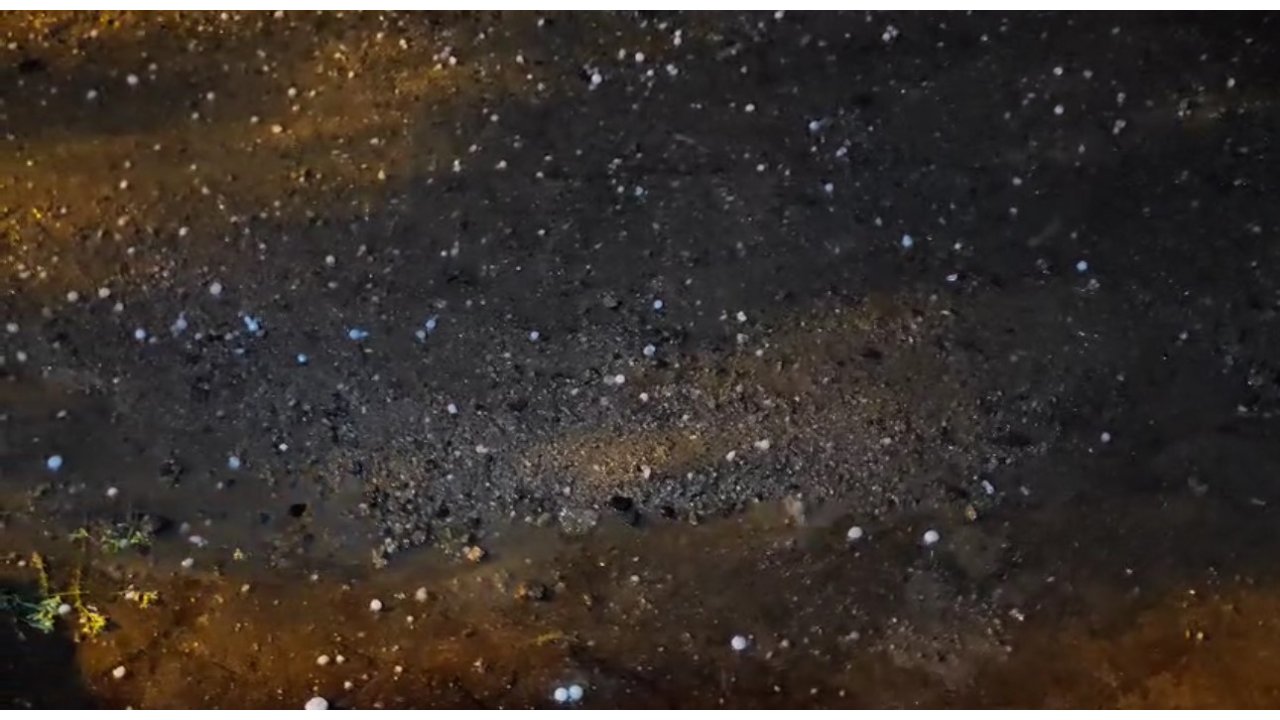 Şemdinli’de Misket Büyüklüğünden Dolu Yağdı