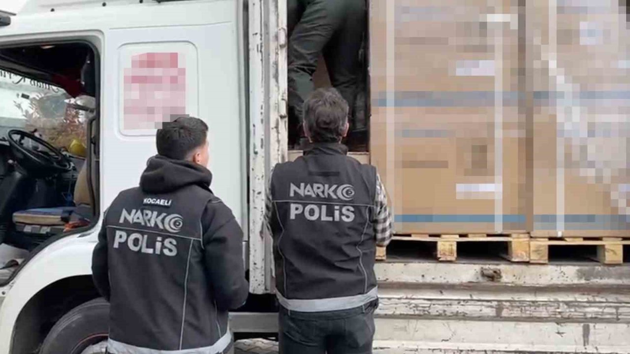 Narkotik Köpeği Tepki Verdi, Klimaların Arasından Binlerce Uyuşturucu Çıktı