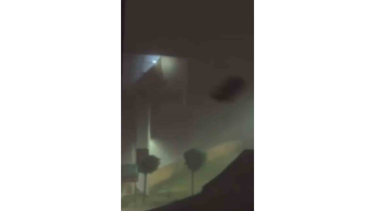 Derecik’te Şiddetli Fırtına Önüne Ne Aldıysa Götürdü... O Anlar Kamerada