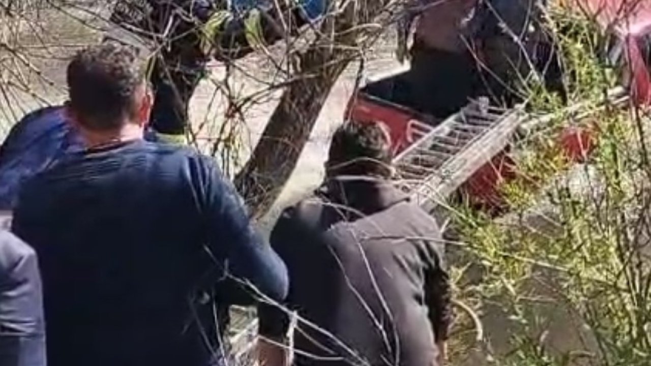 Sürücü Aracıyla Dereye Uçtu