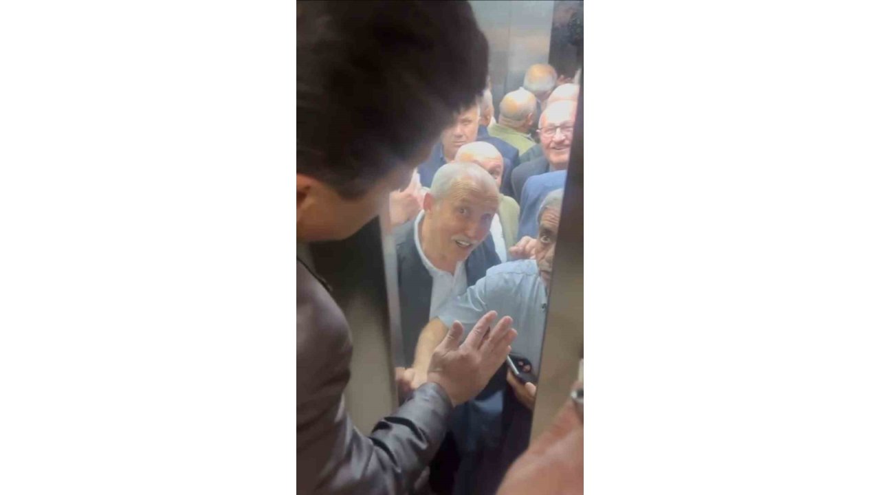 Düğüne Gelen Davetliler Asansöre 10 Kişi Binince Mahsur Kaldılar.