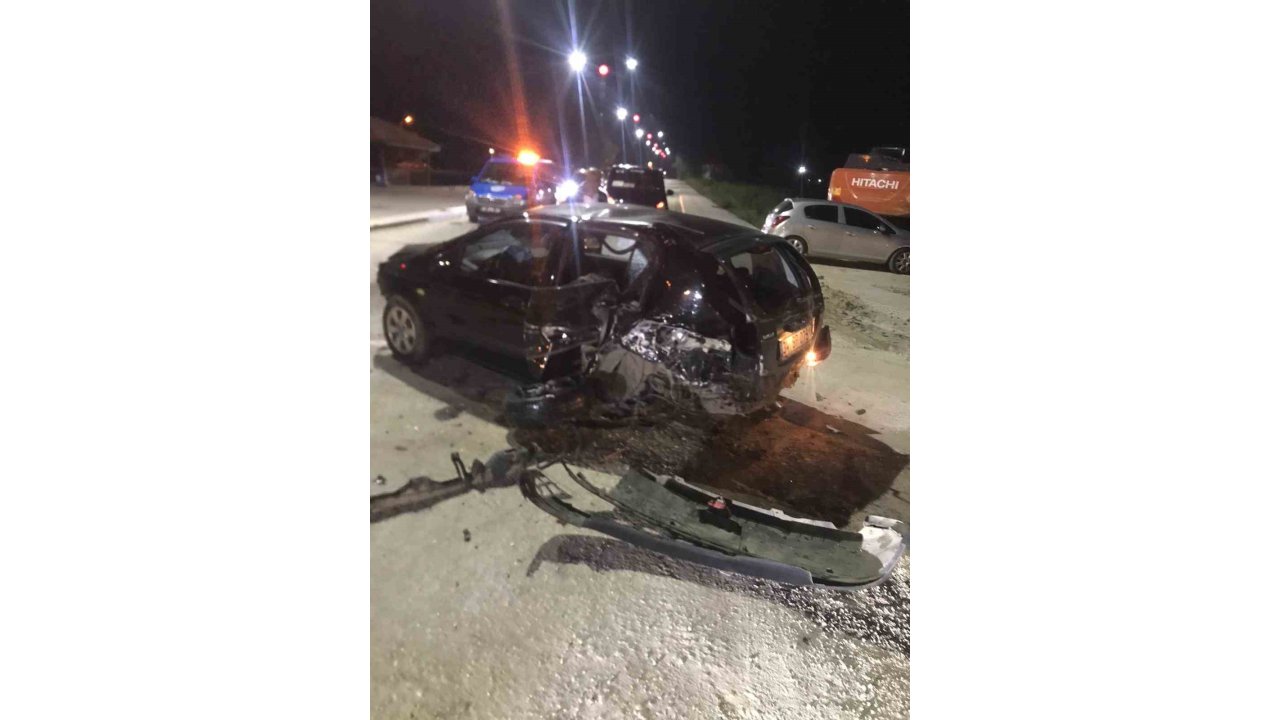 Serik’te İki Otomobil Çarpıştı: 2 Yaralı