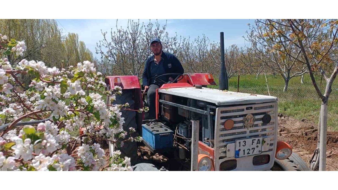 Adilcevaz’da Bahçe Çapalama Dönemi