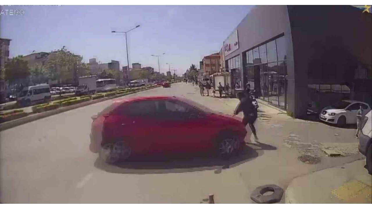 Ataşehir’de Zincirleme Kaza: Savrulan Araç Yayaya Çarptı