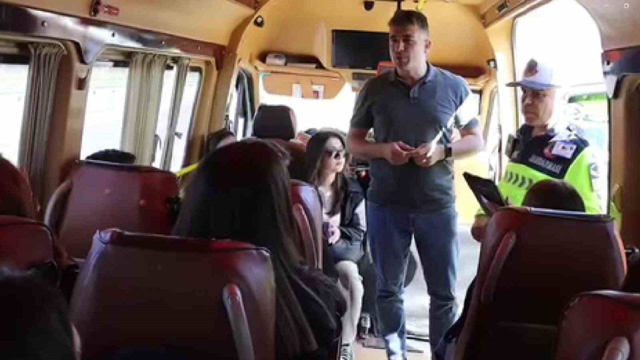 Manisa’da Sivil Jandarma Yolcu Gibi Otobüse Binerek Denetleme Yaptı