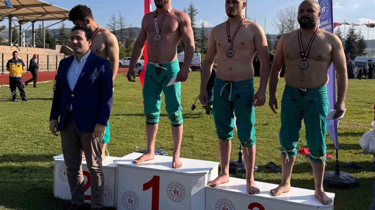 Sakarya Büyükşehirli Pehlivanlardan Bilecik’te Bir Altın Bir Gümüş Madalya