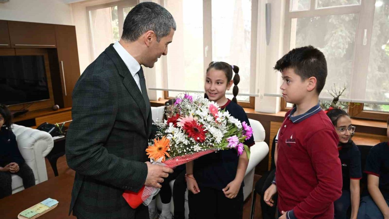 Minik Kalemlerden Büyük Eser: ‘Çocuğum, Yazarım’