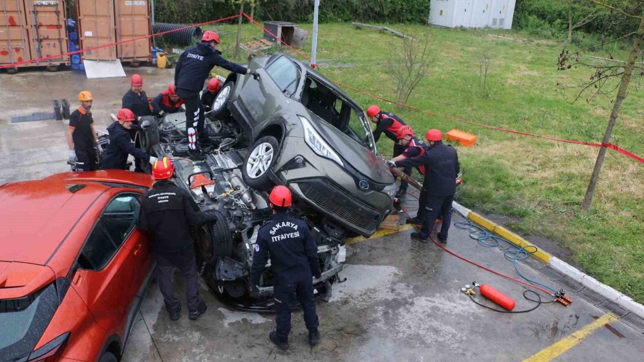 Sakarya Büyükşehir İtfaiyesi Eğitimlerle Farklı Şehirlerin Adresi Oluyor