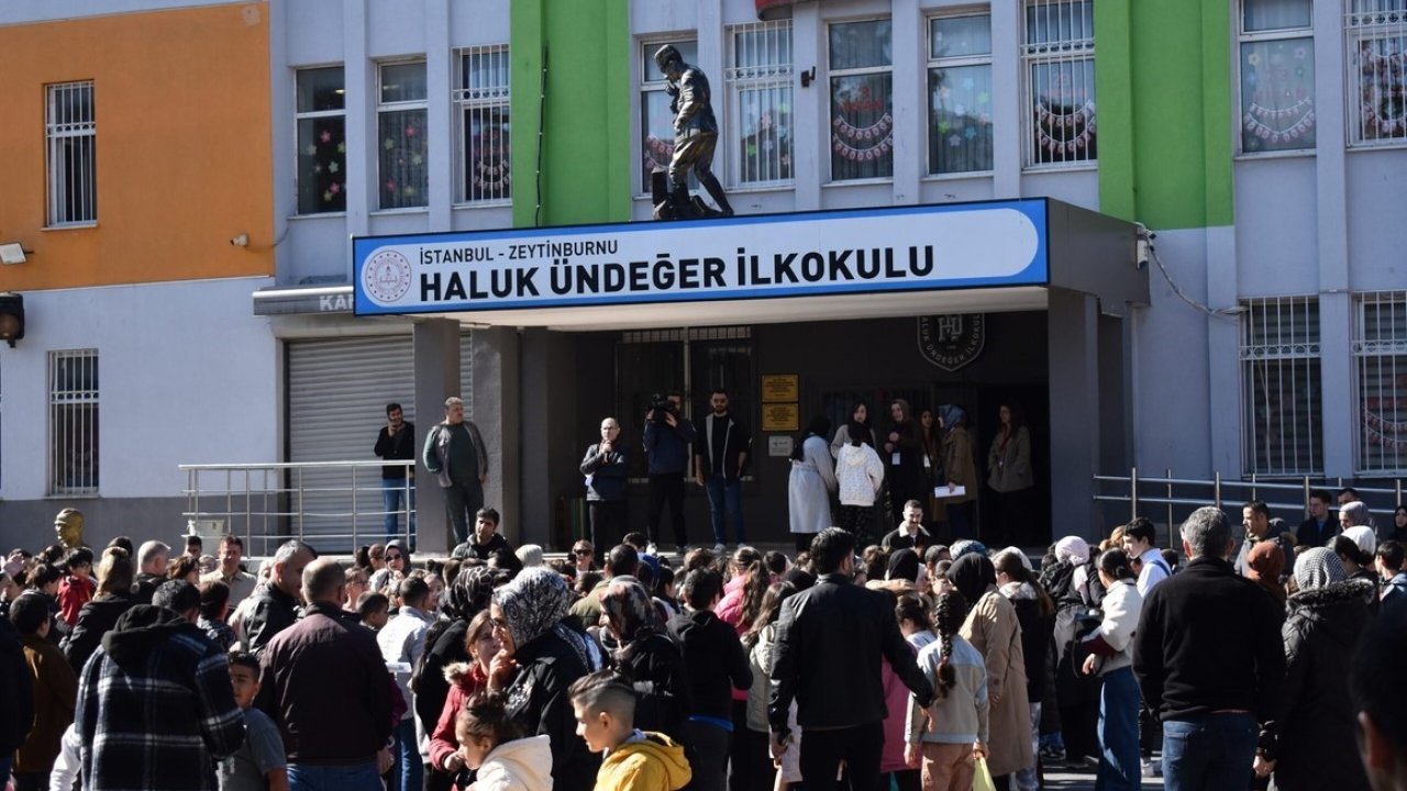 Zeytinburnu’nda 19. Geleneksel Kitap Okuma Yarışması Sınavı Yapıldı