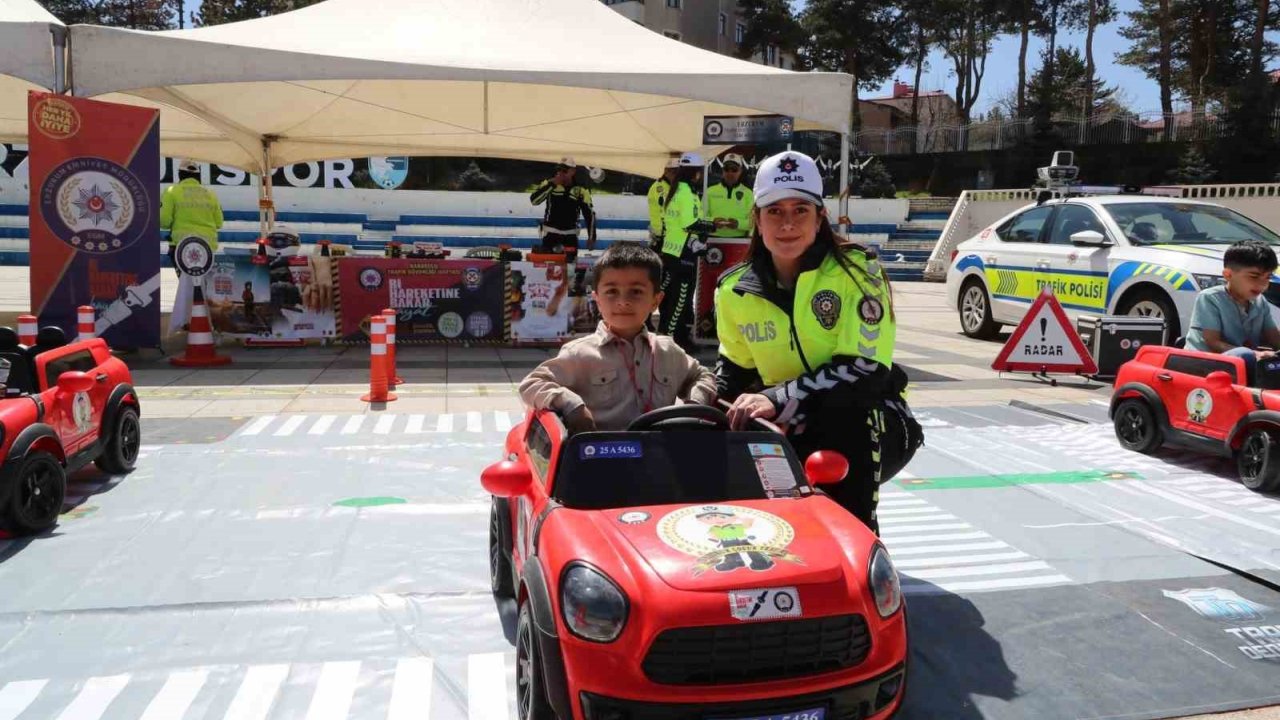 Polisten Vatandaşa Uygulamalı Bilgilendirme