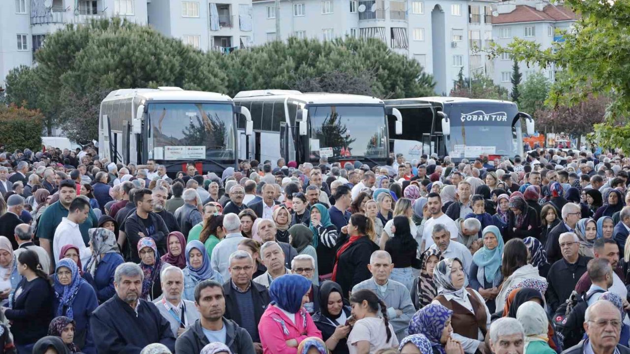 Denizli’nin İlk Hac Kafilesi Dualarla Kutsal Topraklara Uğurlandı