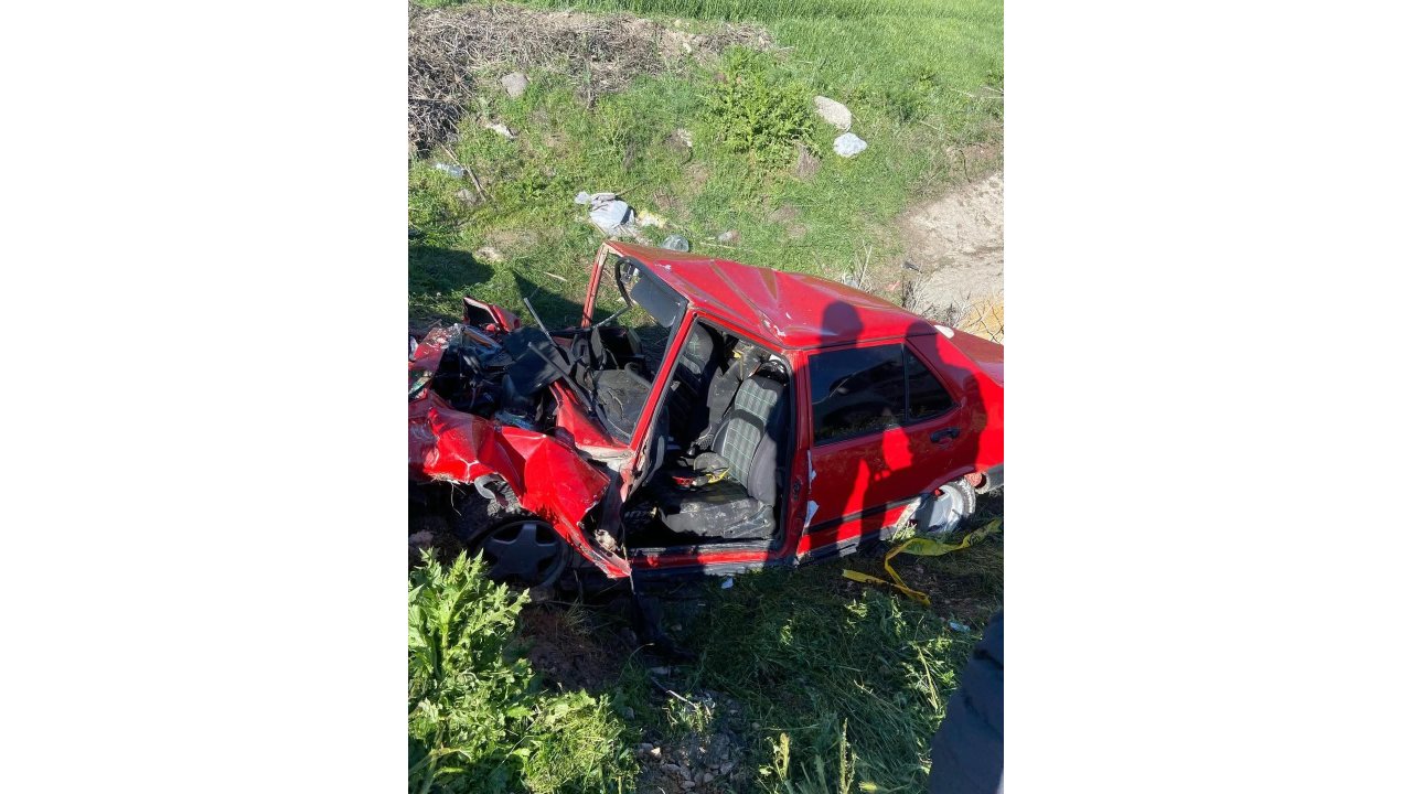 Ankara’da Şarampole Devrilen Aracın Sürücüsü Hayatını Kaybetti