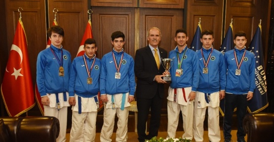 Avrupa fatihi karatecilere altın ödülü