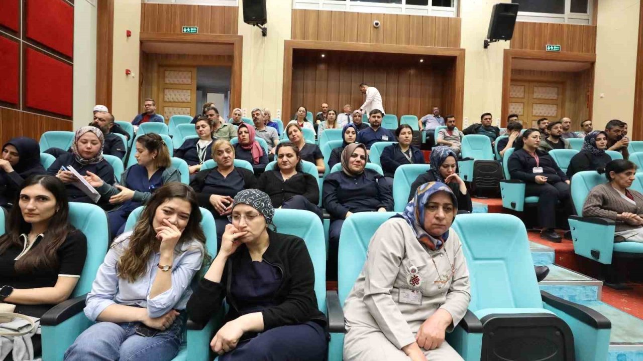 Elazığ’da Hastane Çalışanlarına Afet Farkındalık Eğitimi Verildi