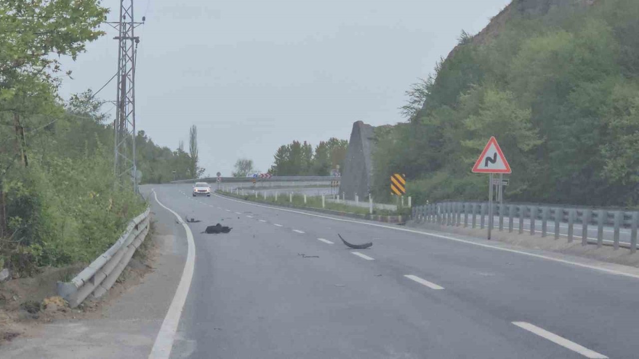 Tırın Lastiği Patladı Facia Ucuz Atlatıldı