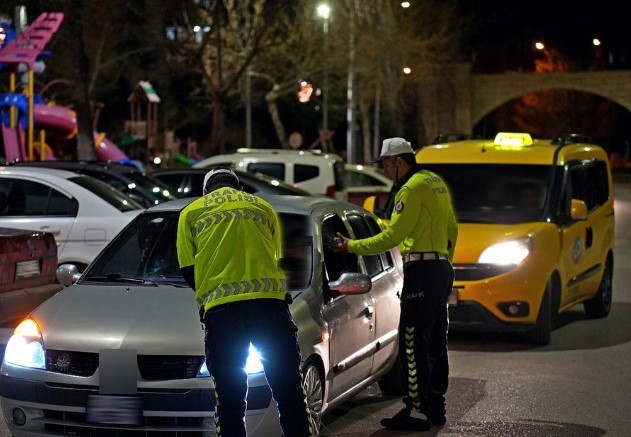 Isparta’da Kurallara Uymayan 15 Sürücüye Cezai İşlem Uygulandı