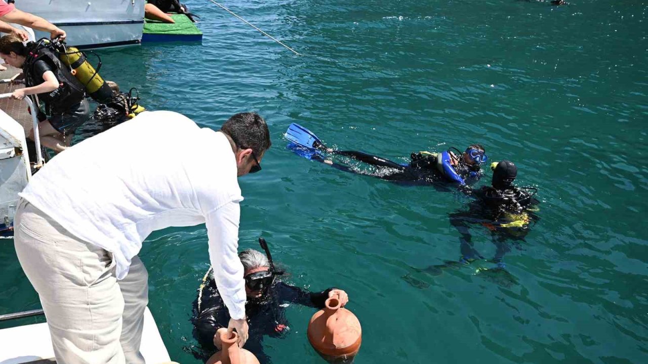 Kemer’de Hıdırellez Dalışı Renkli Görüntülere Sahne Oldu