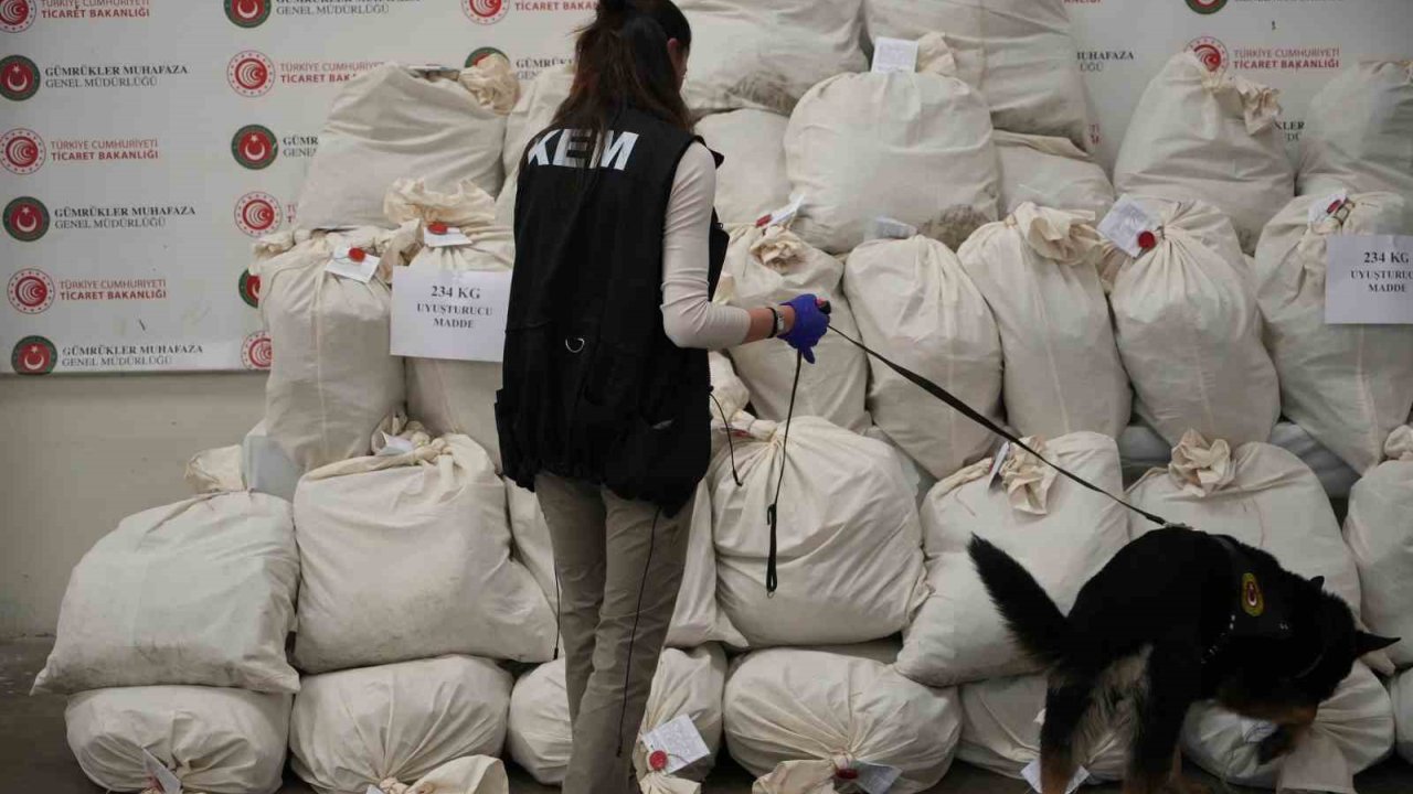 Edirne Kapıkule’de X-ray Taraması Yapılan Otobüste 233 Kilo Esrar Ele Geçirildi