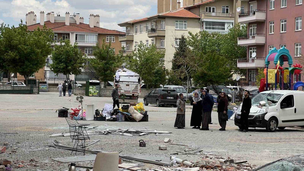 Dairesinde Patlattığı Doğalgaz Onlarca Kişiyi Evsiz Bıraktı