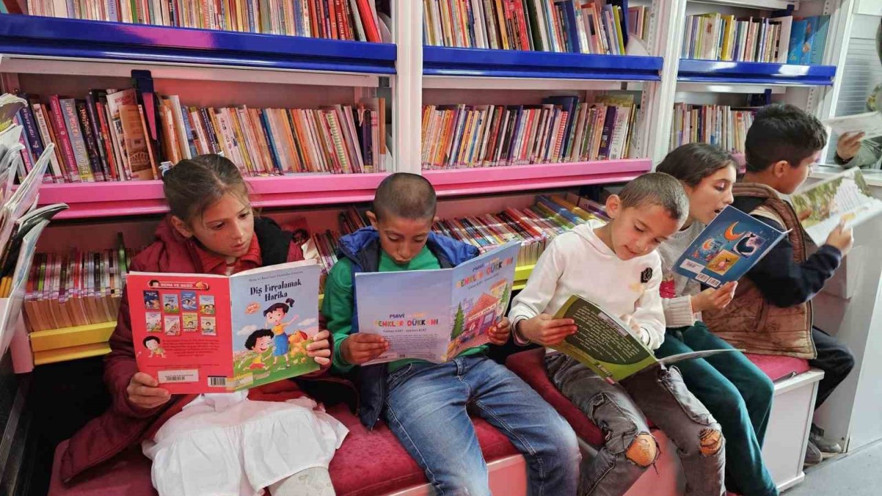 Tutak’ta Çocuklar Gezici Kütüphane İle Tanıştı