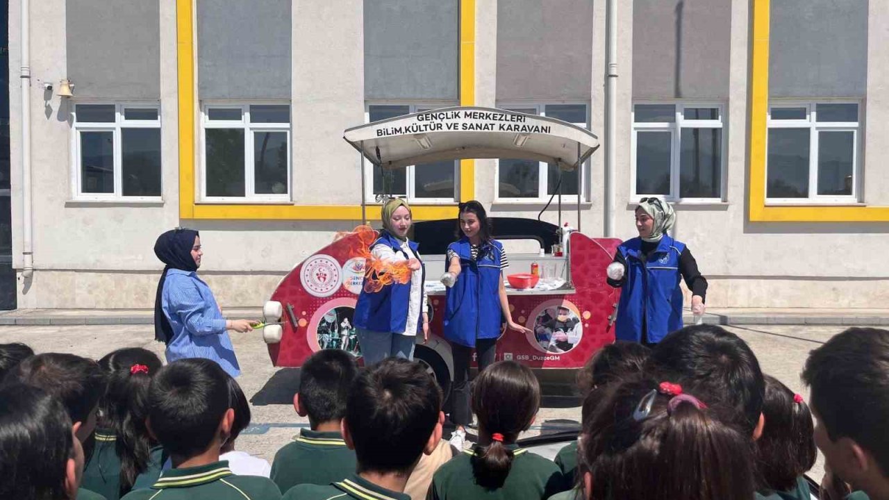 Bilim Karavanında Deney Yaptılar