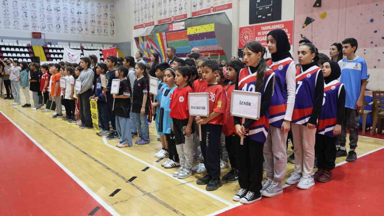 Elazığ’da Dağcılık Spor Tırmanışı Türkiye Şampiyonası Başladı