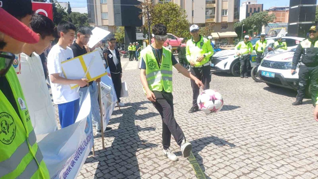 Manisa’da Öğrenciler Alkol Gözlüğü Takıp Penaltı Kullandı