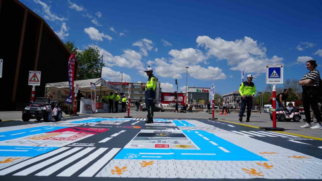 Erzincan’da Uygulamalı Trafik Eğitimi Verildi
