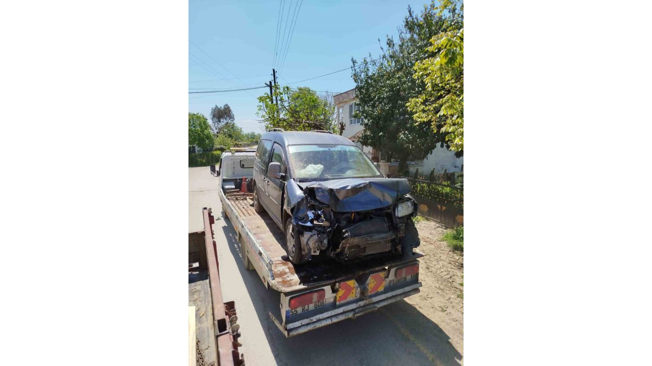 Hafif Ticari Araç Jandarma Aracına Çarptı: 1 Ölü