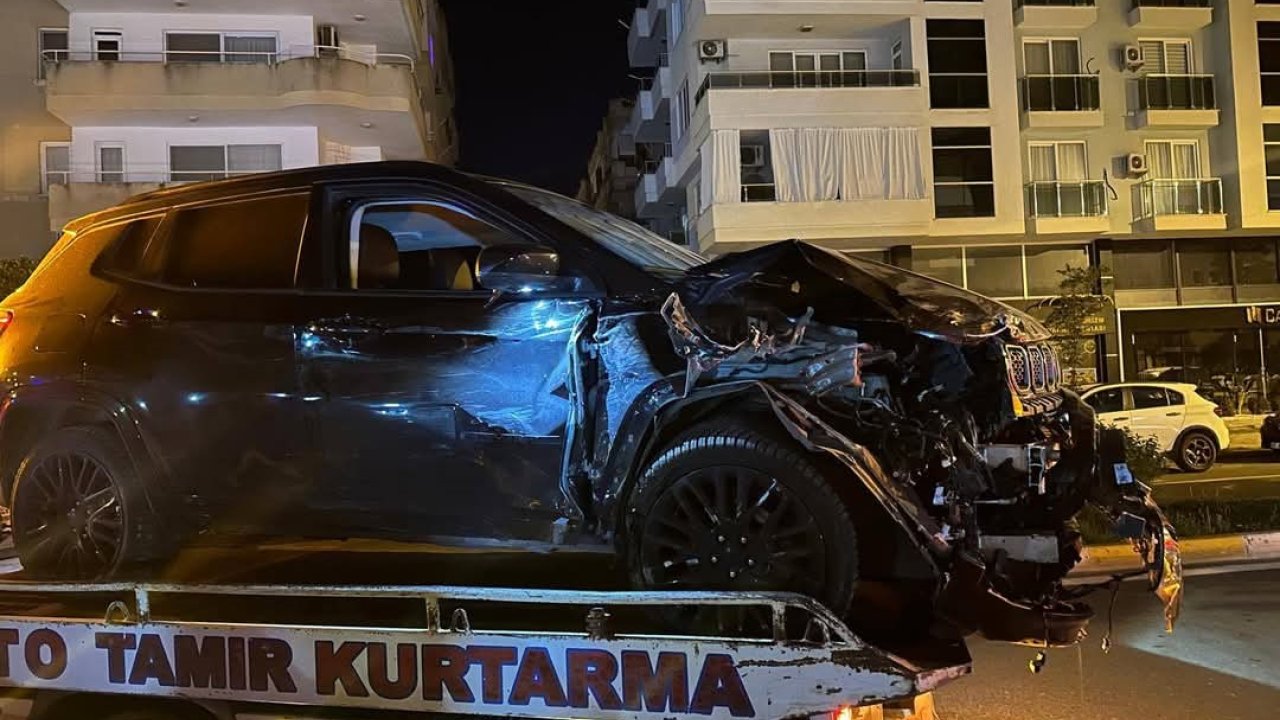 Alanya’da Alkollü Sürücü Park Halindeki Araçlara Çarptı