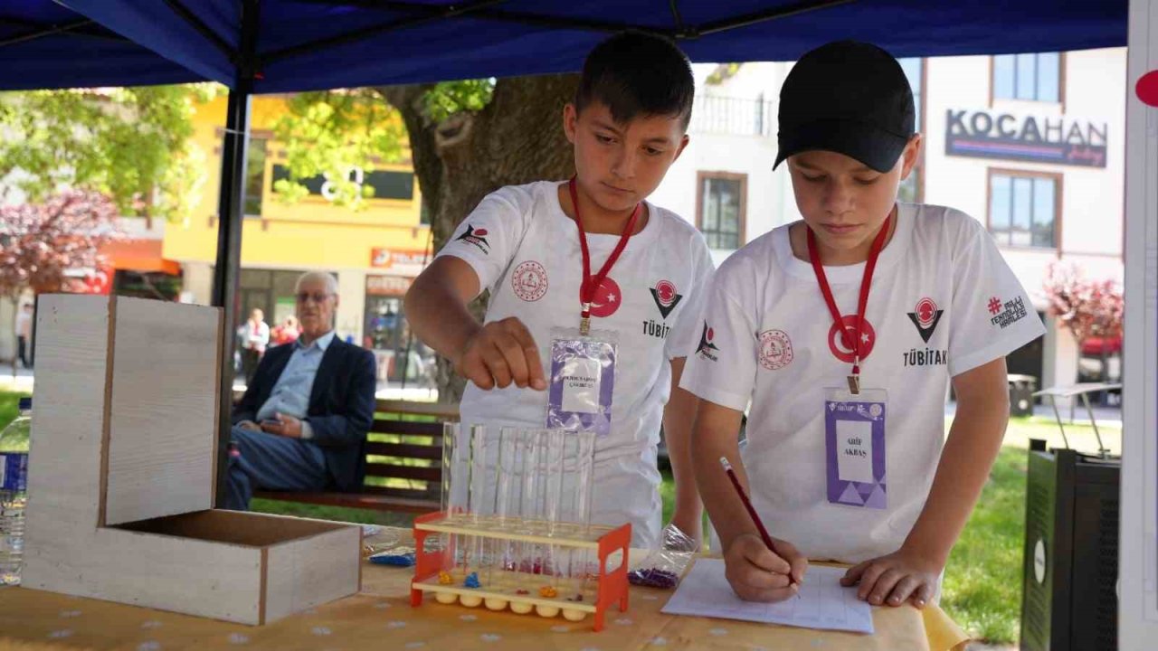 Sındırgı’da Bilim Fuarı Düzenlendi