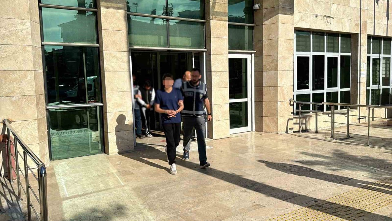 14 Yaşındaki Kıza Cinsel İstismarda Bulunan 2 Kişi Tutuklandı