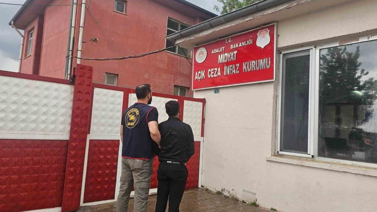 Mardin’de Cezaevi Firarisi Düğün Salonunda Saz Çalarken Yakalandı