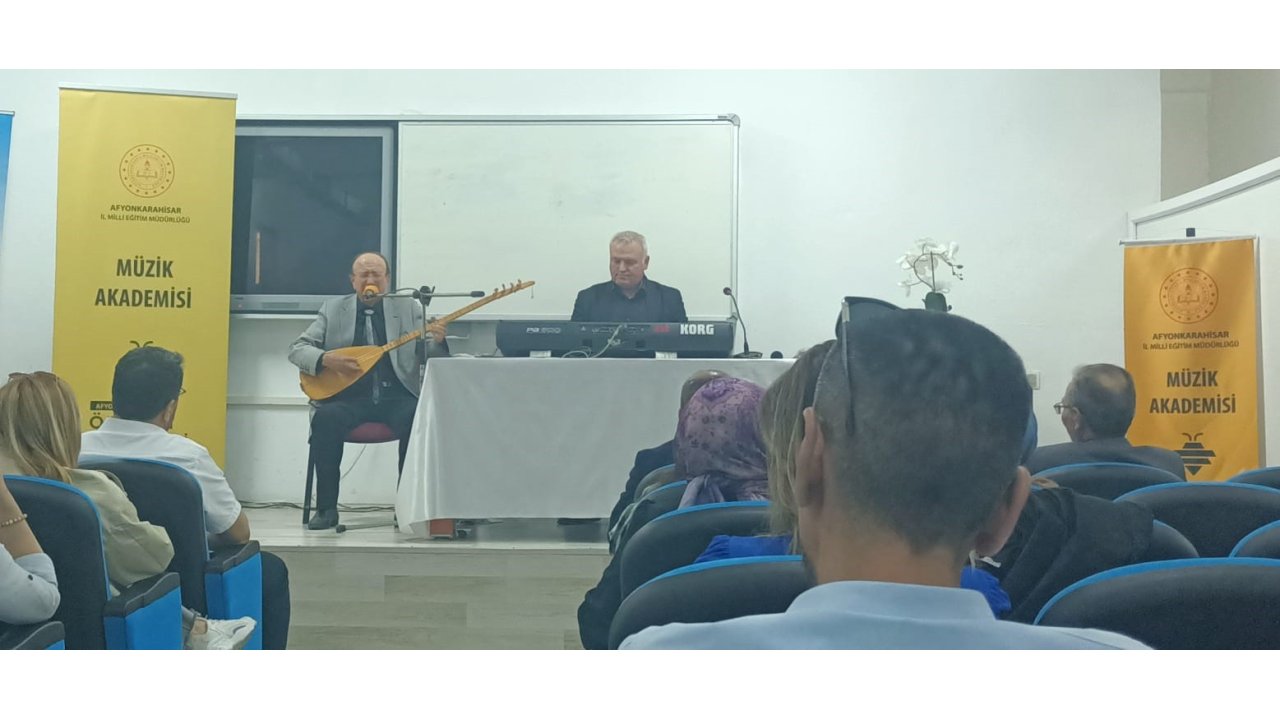 Afyonkarahisar’da Yerel Sanatçı Nevzat Altındağ Öğretmenlerle Buluştu