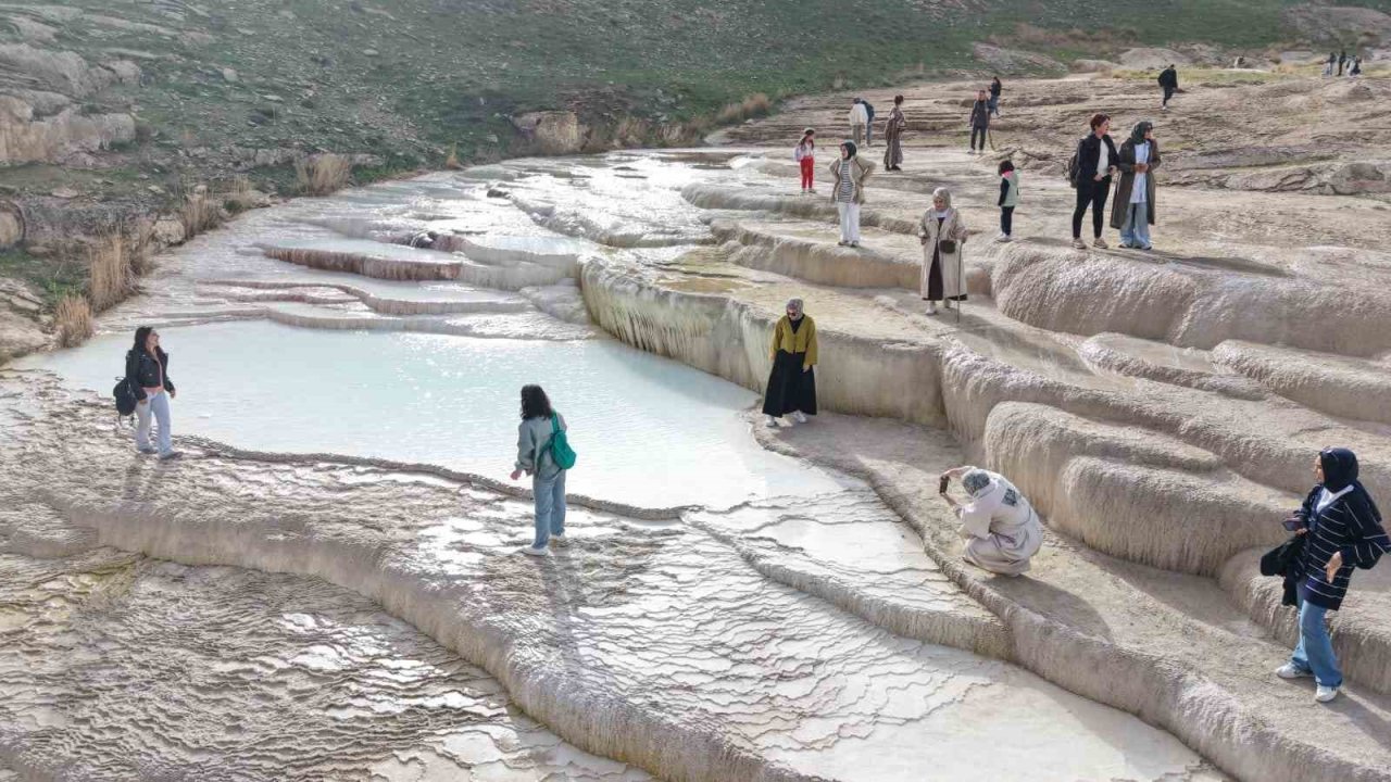 Van’ın Travertenlerine Ziyaretçi Akını