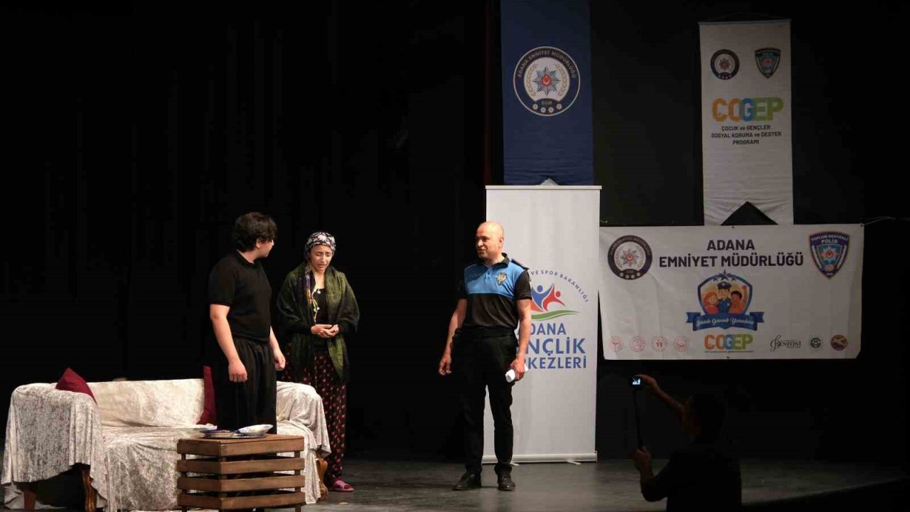 Polis İle Öğrenciler Aynı Sahneyi Paylaştı