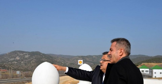 Başkan Yağcı ve Vali Elban, yapımı devam eden yeni otogar binasında incelemelerde bulundu