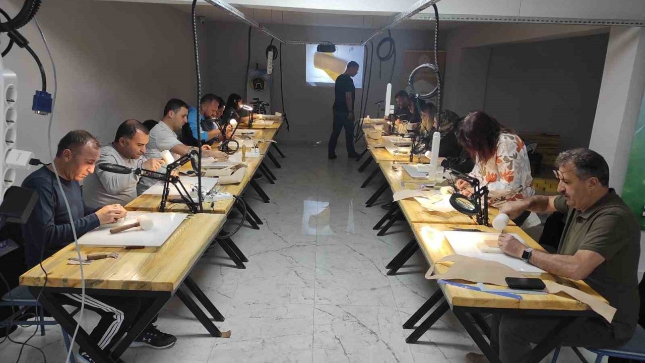 Tavşanlı’da Deri İşleme Atölyesi Açıldı