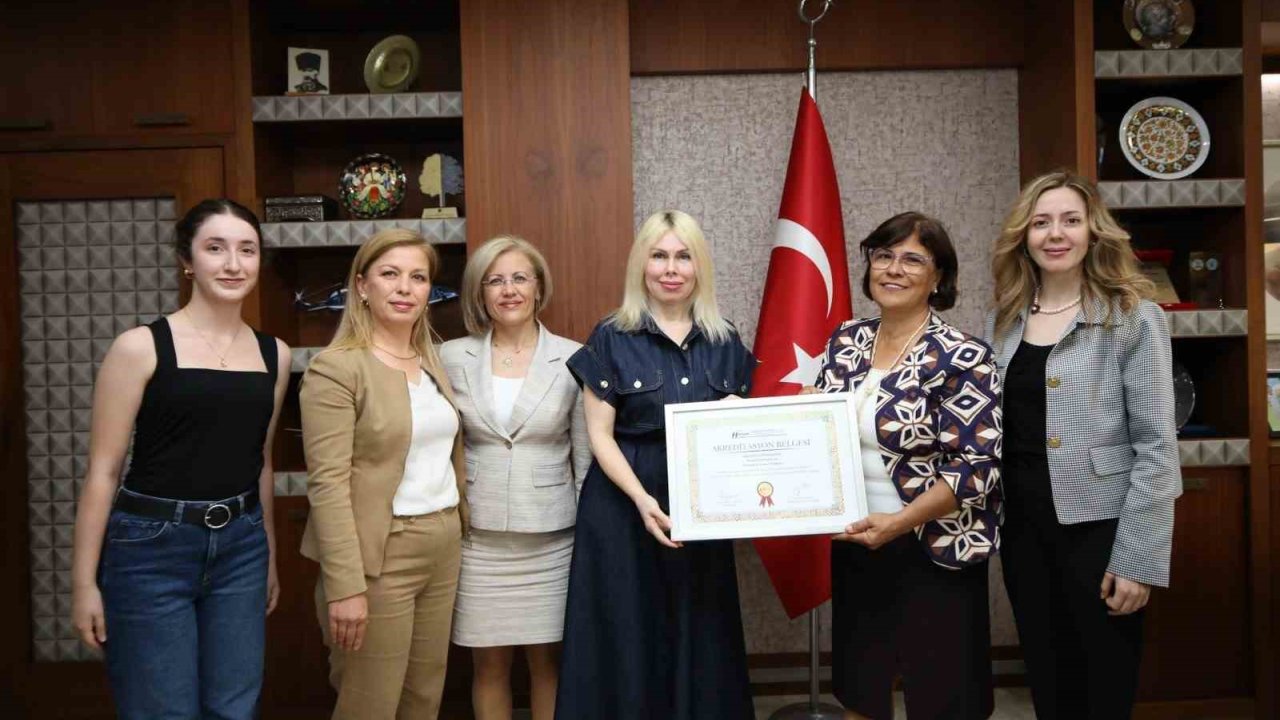 Akdeniz Üniversitesi Hemşirelik Fakültesi’ne 5 Yıllık Akreditasyon