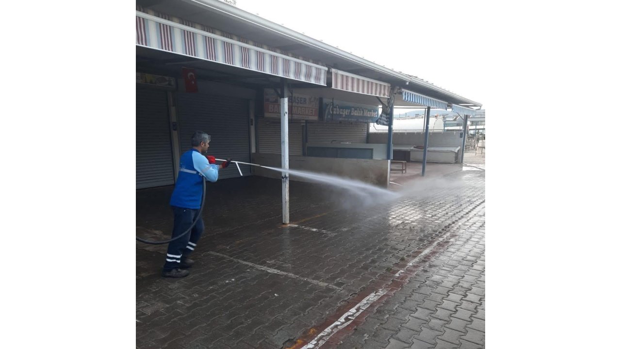 Akbük Semt Pazarı, Belediye Ekiplerince Temizlendi