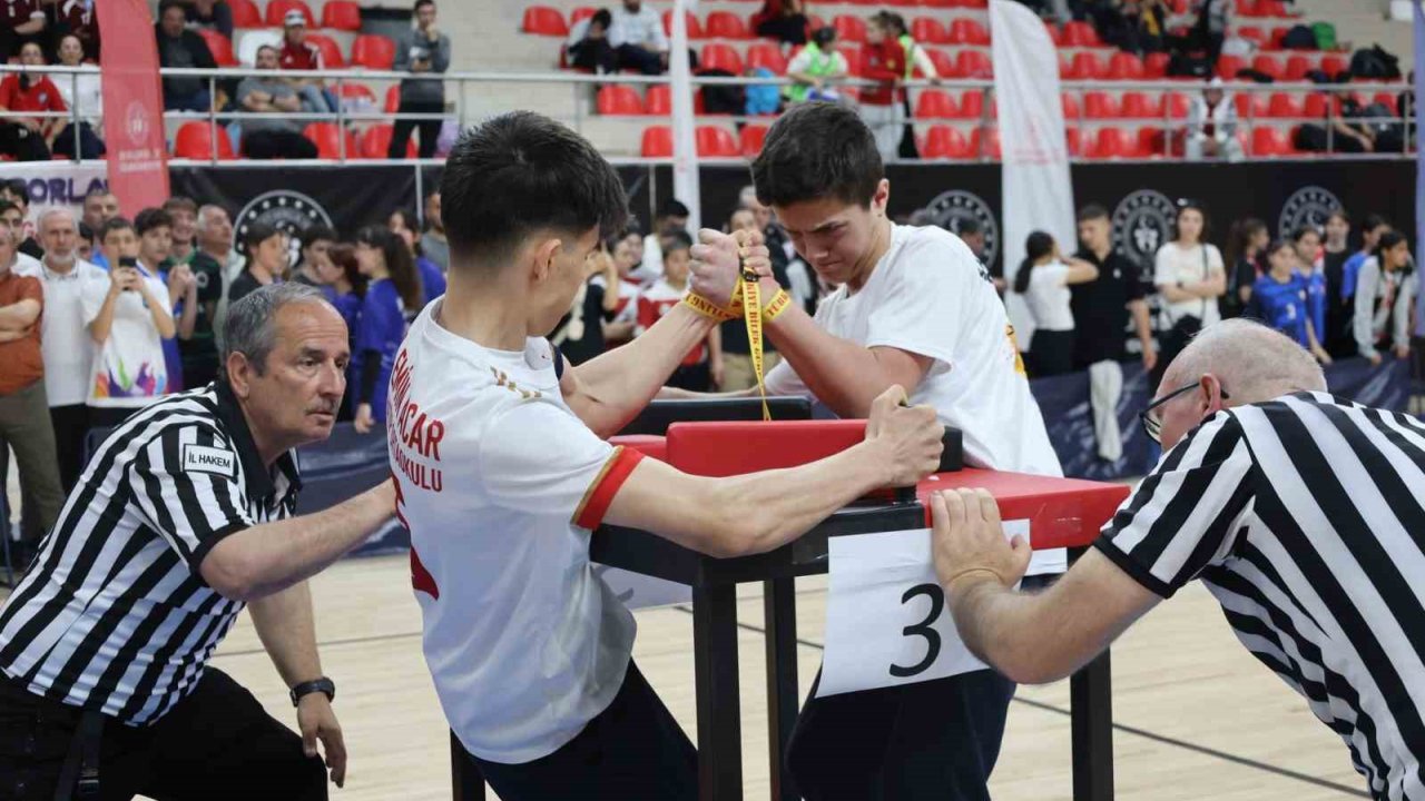 Bilek Güreşi Yıldızlar Grup Müsabakaları Başladı