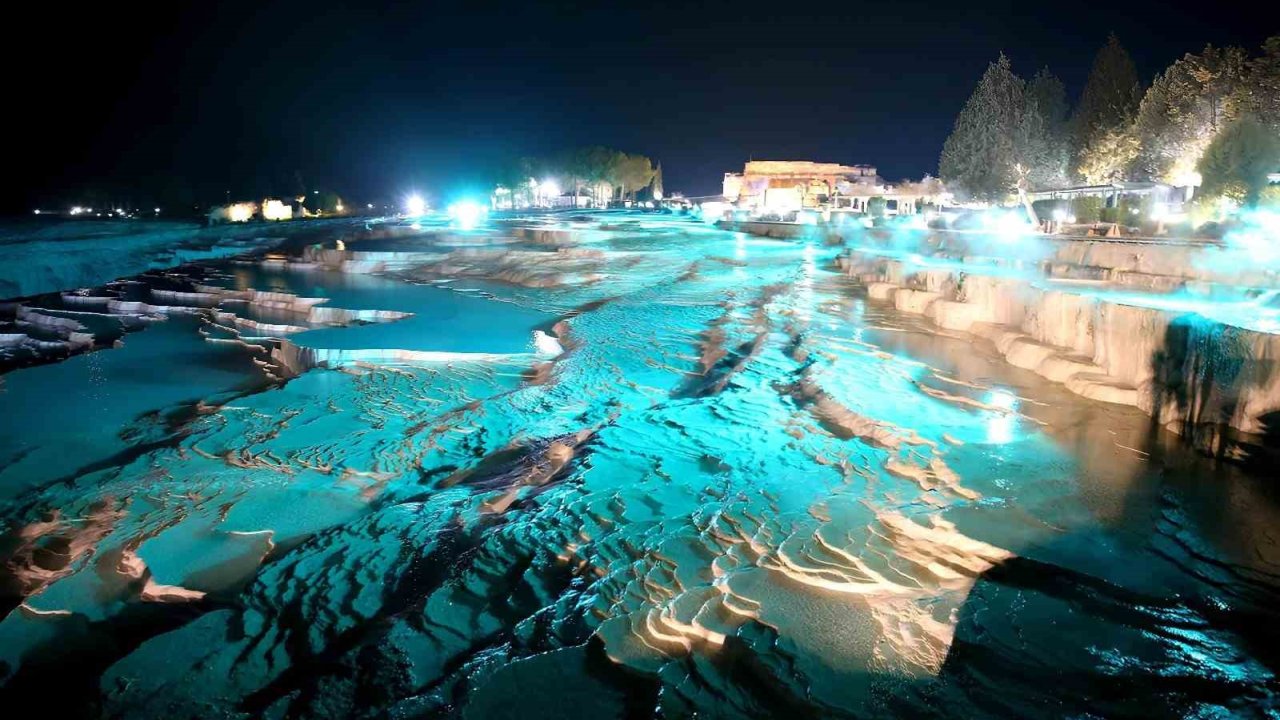 Pamukkale Ve Hierapolis’i Gece 76 Bin Kişi Ziyaret Etti