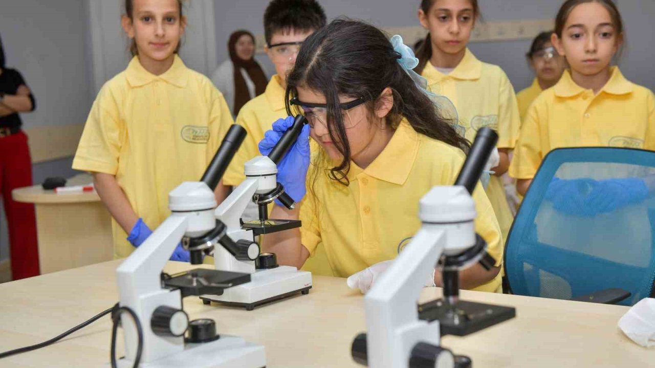 Esenyurt’ta Hayal Fabrikası Çocuk Atölyeleri Başladı