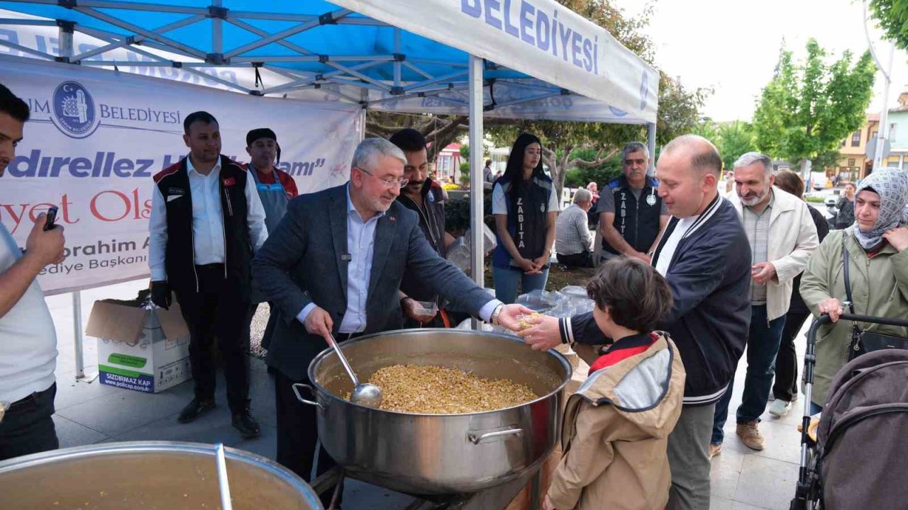 Çprum Belediyesi’nden Vatandaşlara Hedik İkramı