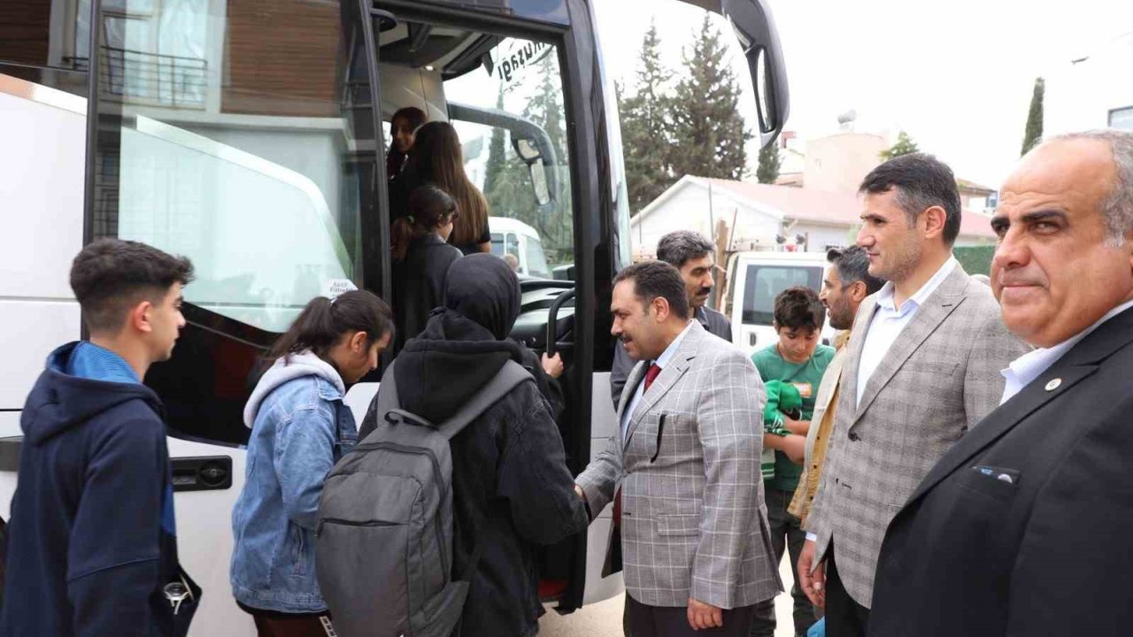 Depremde Ebeveynlerini Kaybeden Çocuklara Moral Gezisi