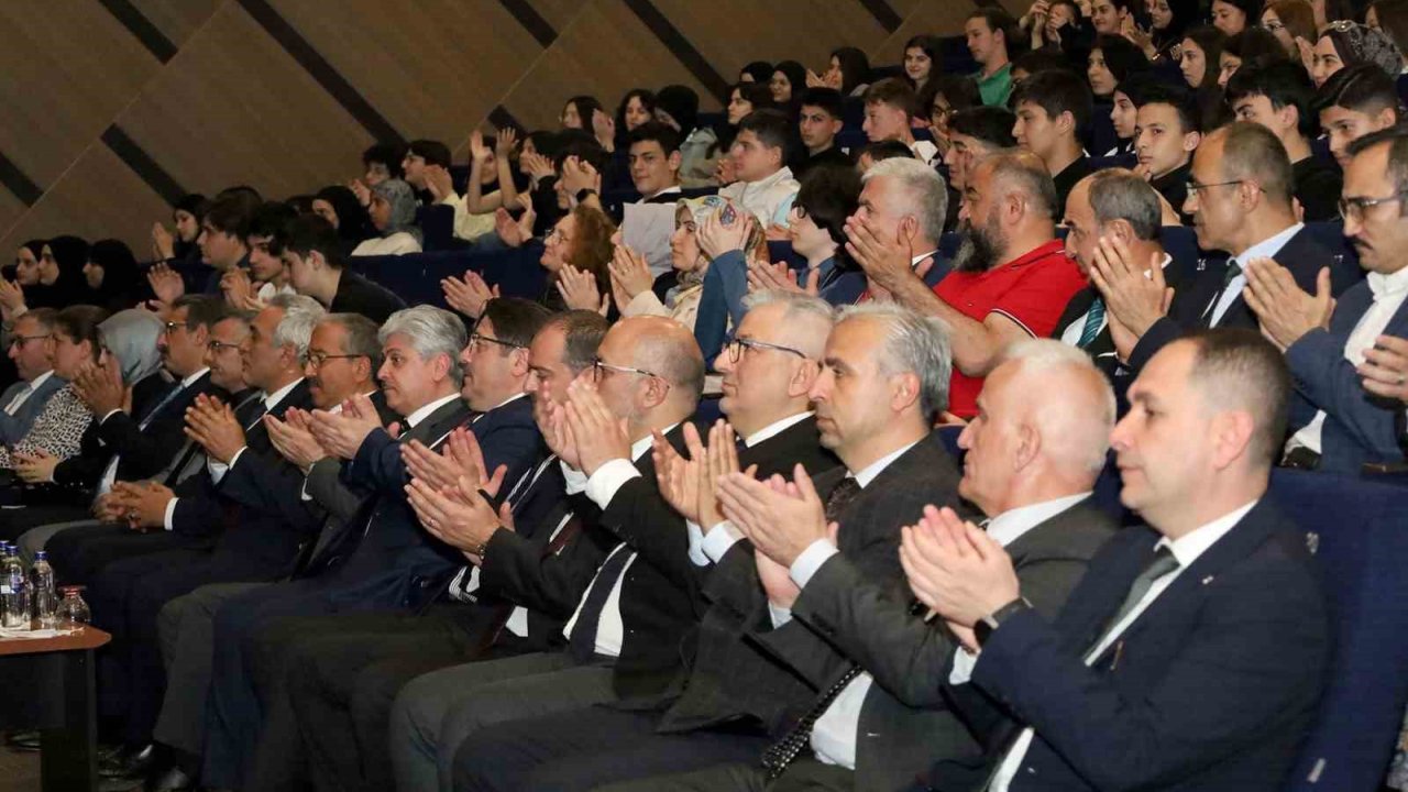 Genç Tiyatrocuların Sahne Aldığı Festivalde Kazananlar Belli Oldu