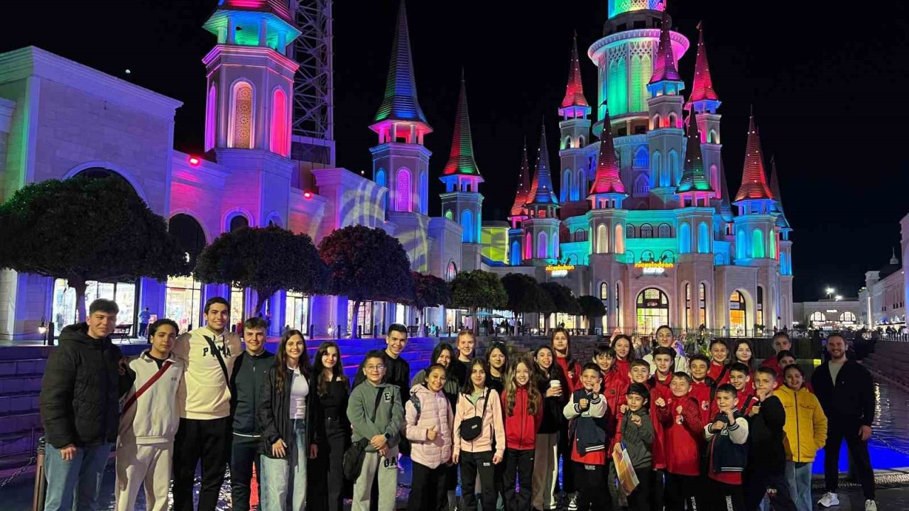 Manyaslı Yıldız Karateciler Antalya’dan Madalyalarla Döndü